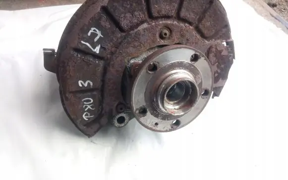 Volkswagen PASSAT B6 Front wheel hub