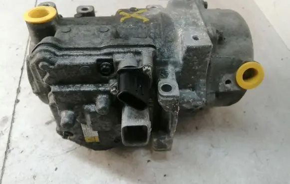 Toyota RAV 4 (XA40) Air conditioning (A/C) compressor (pump) 0422000533 10410 HFC134A