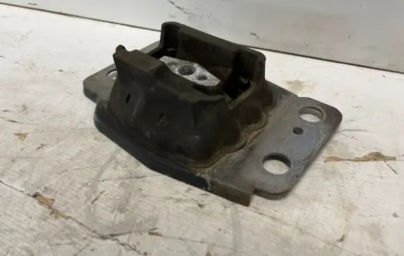 Ford S-MAX Engine mount bracket 30680699 70917M121BA 30680700