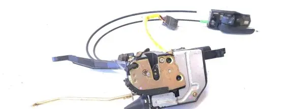 Toyota RAV 4 (XA20) Front door lock 