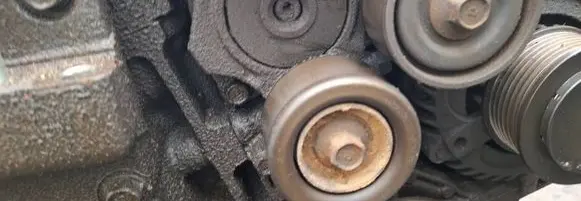 Honda FR-V Generator/alternator belt tensioner
