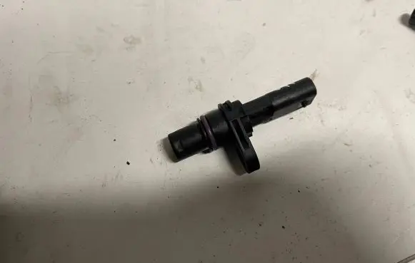 Volkswagen Golf VII Camshaft position sensor 04L907601