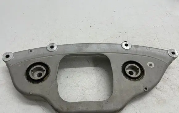 Mercedes-Benz E AMG W213 Rear differential/diff mount bracket A2053522301