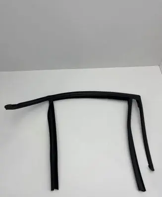 BMW 1 F40 Rubber seal front door (on door) 18044