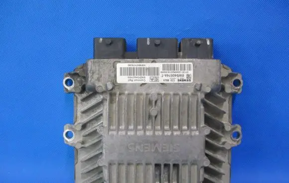Citroen Berlingo Engine control unit/module 9647476380 5WS40074AT SWZY34027459