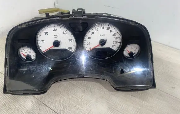 Opel Zafira A Speedometer (instrument cluster) 24461761