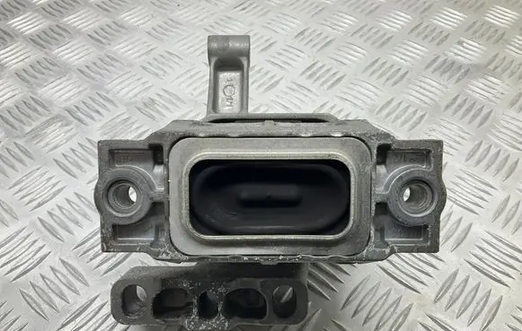 Engine mount bracket