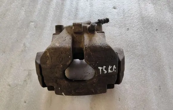 Volkswagen Transporter - Caravelle T5 Front brake caliper 7H0105D