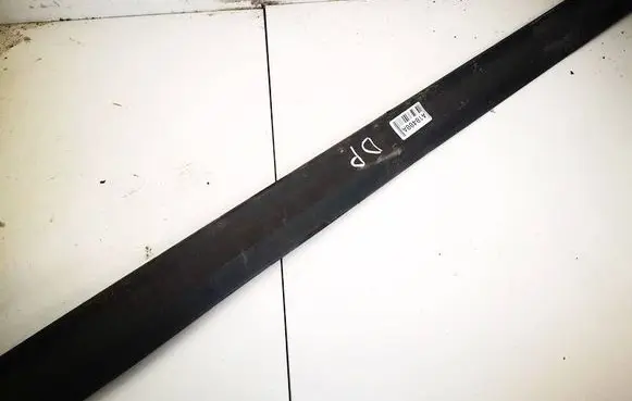 Volkswagen PASSAT B4 Front door trim (molding) 3a0853516