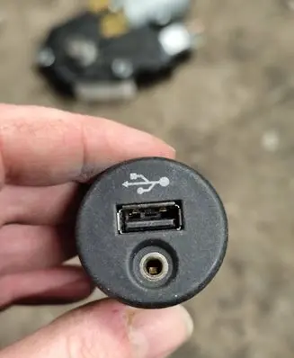 Nissan Qashqai USB socket connector PA6GF15