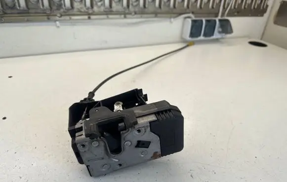 Opel Vivaro Front door lock 8200042171 91166234