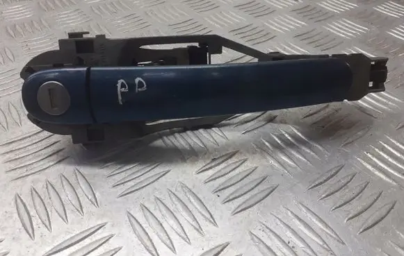 Skoda Octavia Mk1 (1U) Front door exterior handle/bracket 1U0837885