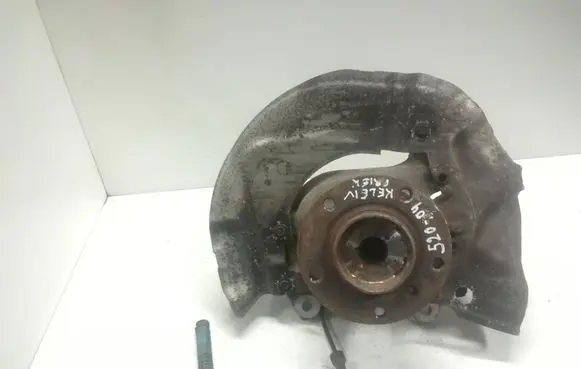 BMW 5 E39 Front wheel hub