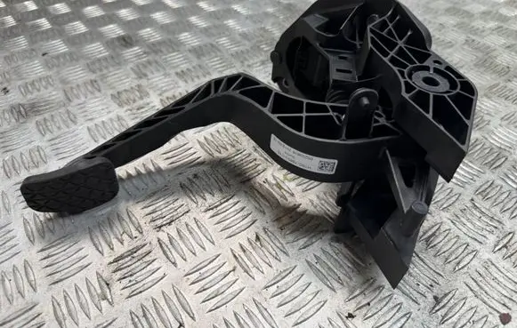 Ford Ecosport Clutch pedal H1BC7B633C1E