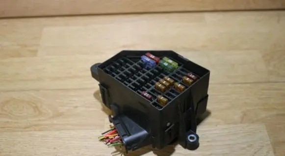 Volkswagen PASSAT B6 Fuse box set