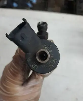 BMW 5 E39 Fuel injector 0445110047