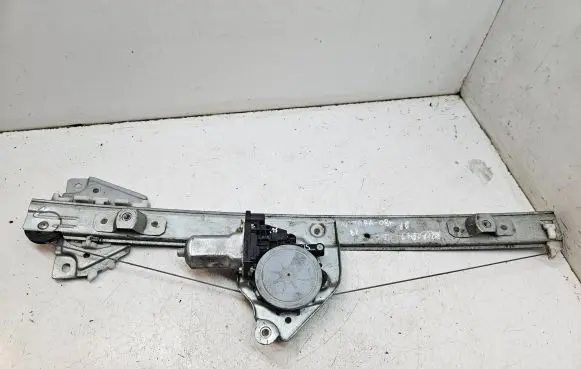 Suzuki Grand Vitara II Front door window regulator with motor 8343065J00