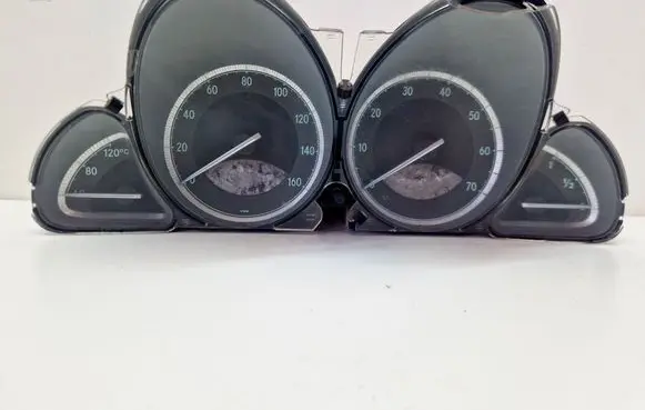 Speedometer (instrument cluster)