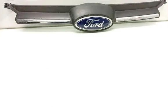 Ford Focus Front bumper upper radiator grill BM51BA133B BM518200B
