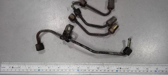 Chrysler Voyager Fuel injector supply line/pipe 