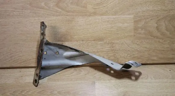 Audi A4 S4 B7 8E 8H Fender mounting bracket 8E0821135A