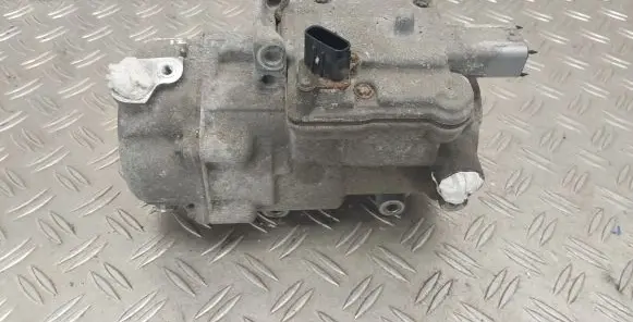 Toyota Prius+ (ZVW40) Air conditioning (A/C) compressor (pump) 0422000401