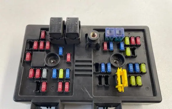 Chevrolet Captiva Fuse box set 96821082