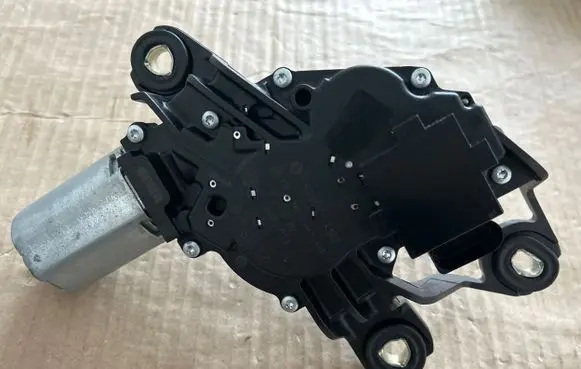 Volkswagen Polo V 6R Rear window wiper motor 5K6955711B 0390201207 00317