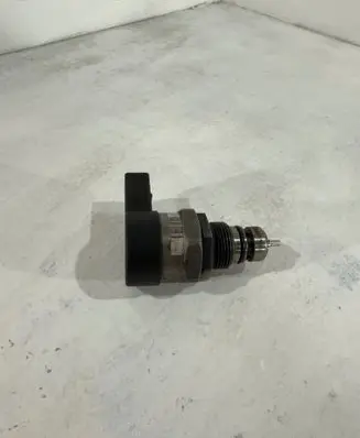 Mercedes-Benz E W211 Fuel pressure regulator A6420780149 31772130 210707