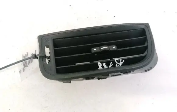Volvo V70 Dash center air vent grill