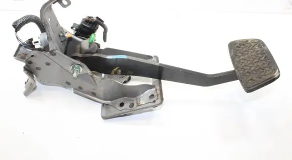 Lexus RX 330 - 350 - 400H Brake pedal