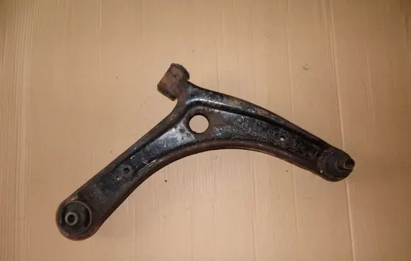 Mitsubishi Lancer VIII Front lower control arm/wishbone