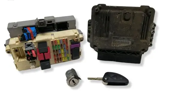 Alfa Romeo 147 Engine ECU kit and lock set 0281012965