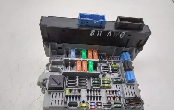 BMW 1 E81 E87 Fuse module 90314998 690662103