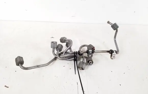 Mercedes-Benz C W205 Fuel injector supply line/pipe 