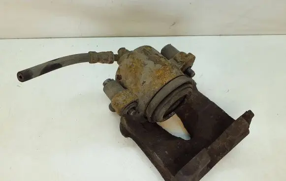 Volkswagen Golf VI Front brake caliper