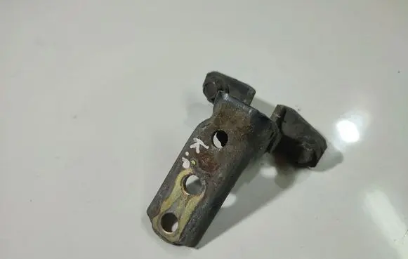 Mitsubishi Grandis Front door upper hinge 