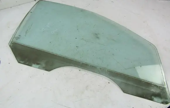 Ford Focus Front door window glass four-door 