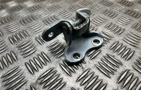 Toyota Auris E180 Front door upper hinge 