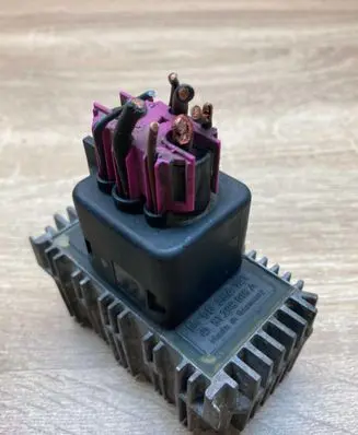 Opel Meriva A Glow plug pre-heat relay 55354141 51299018A WITHPLUG