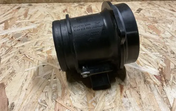 Volkswagen Touareg II Mass air flow meter 059906461N