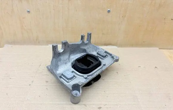 Renault Captur Engine mount bracket 112228880R