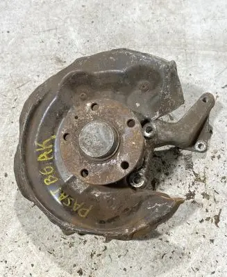 Volkswagen PASSAT B6 Rear wheel hub spindle/knuckle 