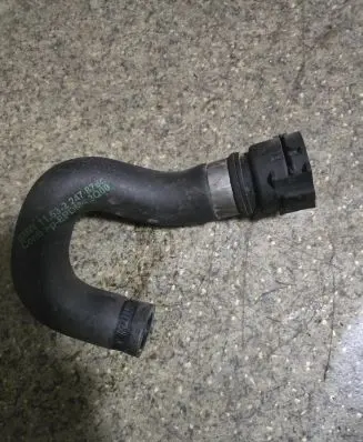 BMW 5 E39 Engine coolant pipe/hose 132247879