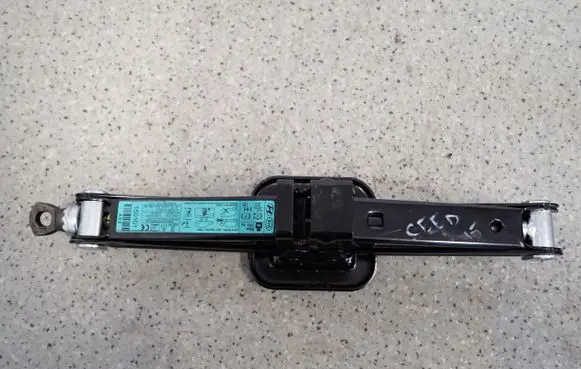 KIA Rio Spare wheel mounting bracket 