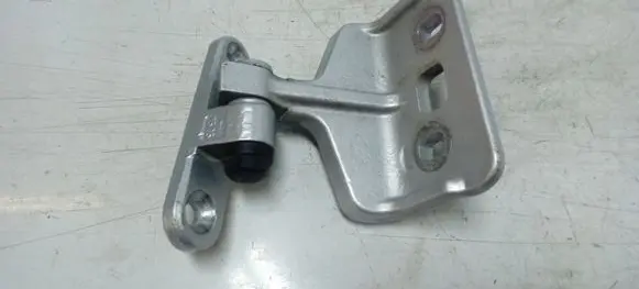 Mercedes-Benz CLS C219 Rear door lower hinge
