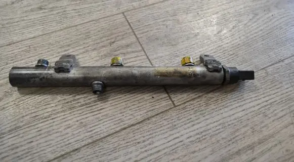 Mercedes-Benz GL X164 Fuel distributor A6420700695