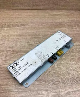 Audi A4 S4 B6 8E 8H Aerial antenna amplifier 8E9035225P