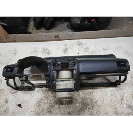 Volkswagen Golf V Dashboard 1K1857669 1K1858295 1155D300635