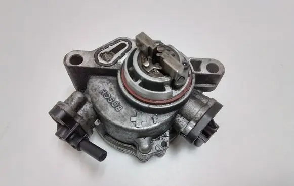 Volvo V60 Vacuum pump 9804021880